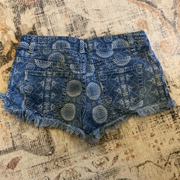 Shorts - Picture 2 of 3